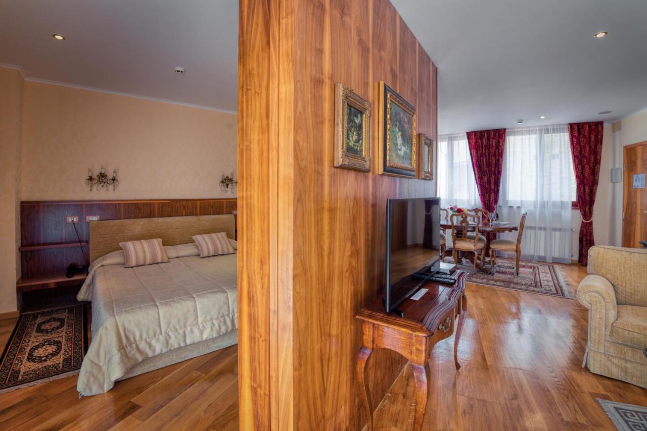 Hotel Soli Invicto Elenovo  Exteriör bild