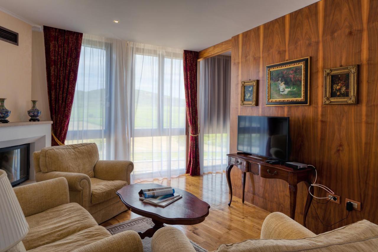 Hotel Soli Invicto Elenovo  Exteriör bild